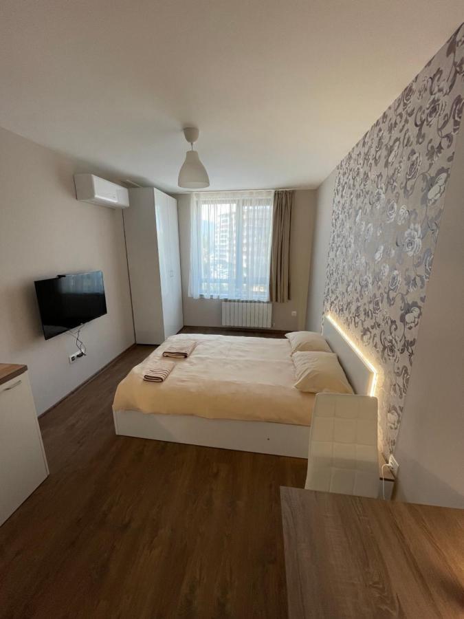 Movie Flats Apartment Sofia Bagian luar foto